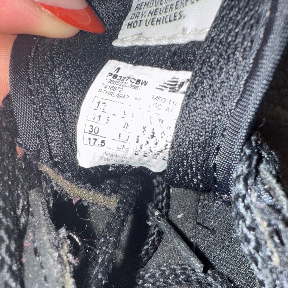 New Balance Kids Classic 327 V1 Sneaker | Size 12 | Black | White | - Picture 7 of 7